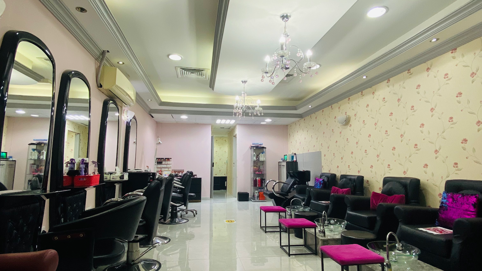 PINK NAILS SALON - Al Khan - Sharjah