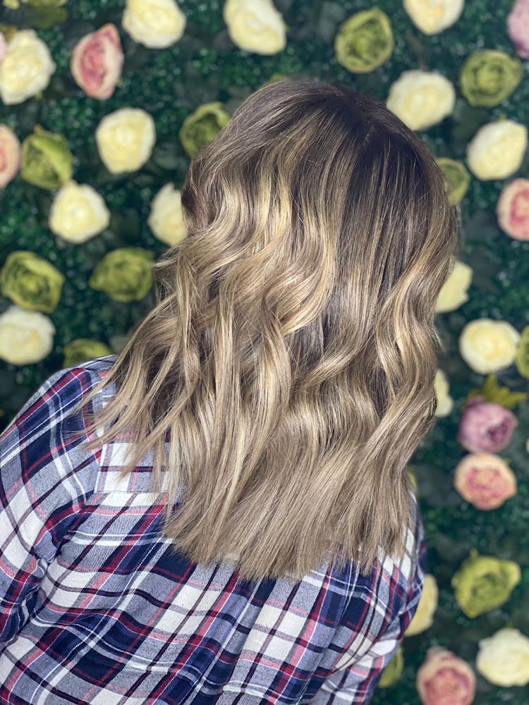 Cut Above Hair Beauty & Nail Salon - Jumeirah - Jumeirah 1 - Dubai
