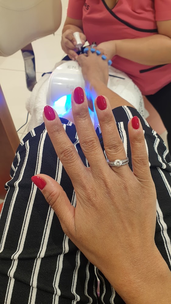 Mirrors Beauty Lounge - Al Rigga - Deira - Dubai