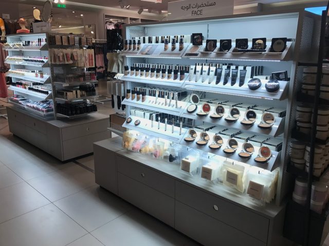 H&M -  - +971 2 681 7871