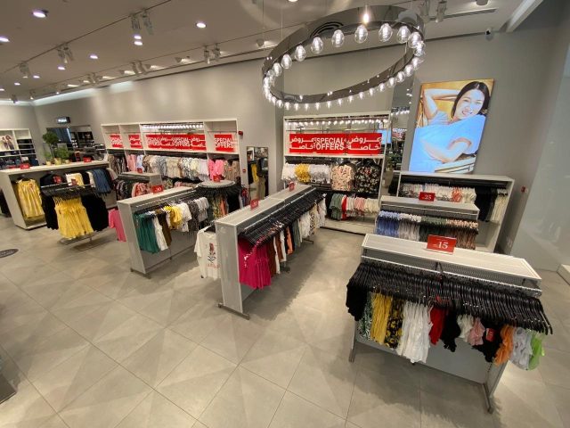 H&M -  - +971 6 593 3592