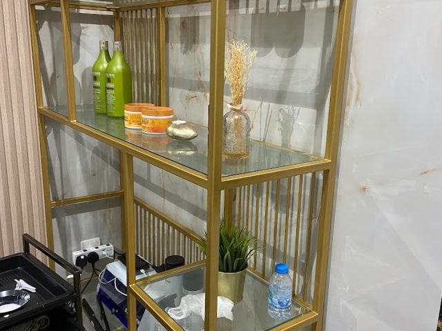 صالون نقطة الحناء للسيدات -  - +971 50 330 3242