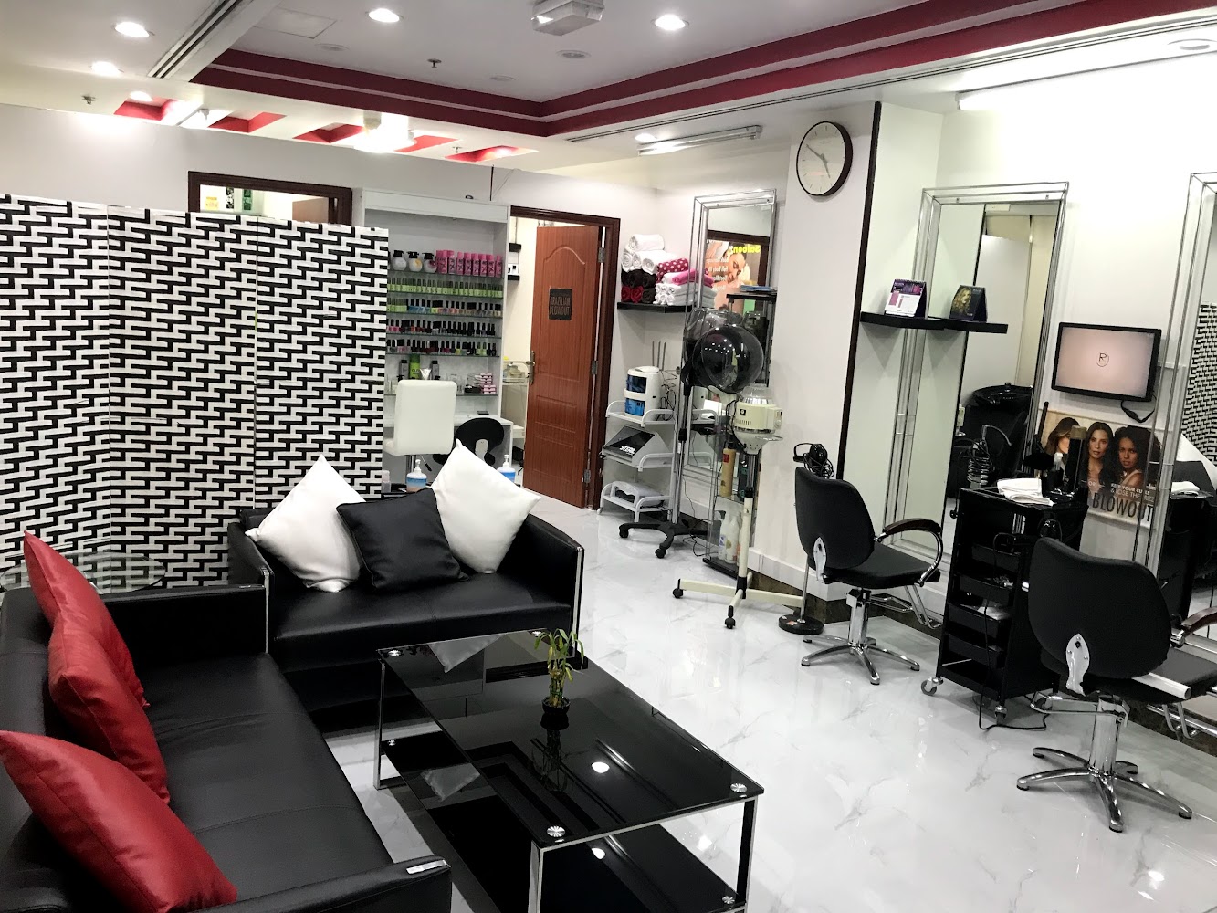 Lady Lounge Beauty Salon - Al Manhal - W15-02 - Abu Dhabi