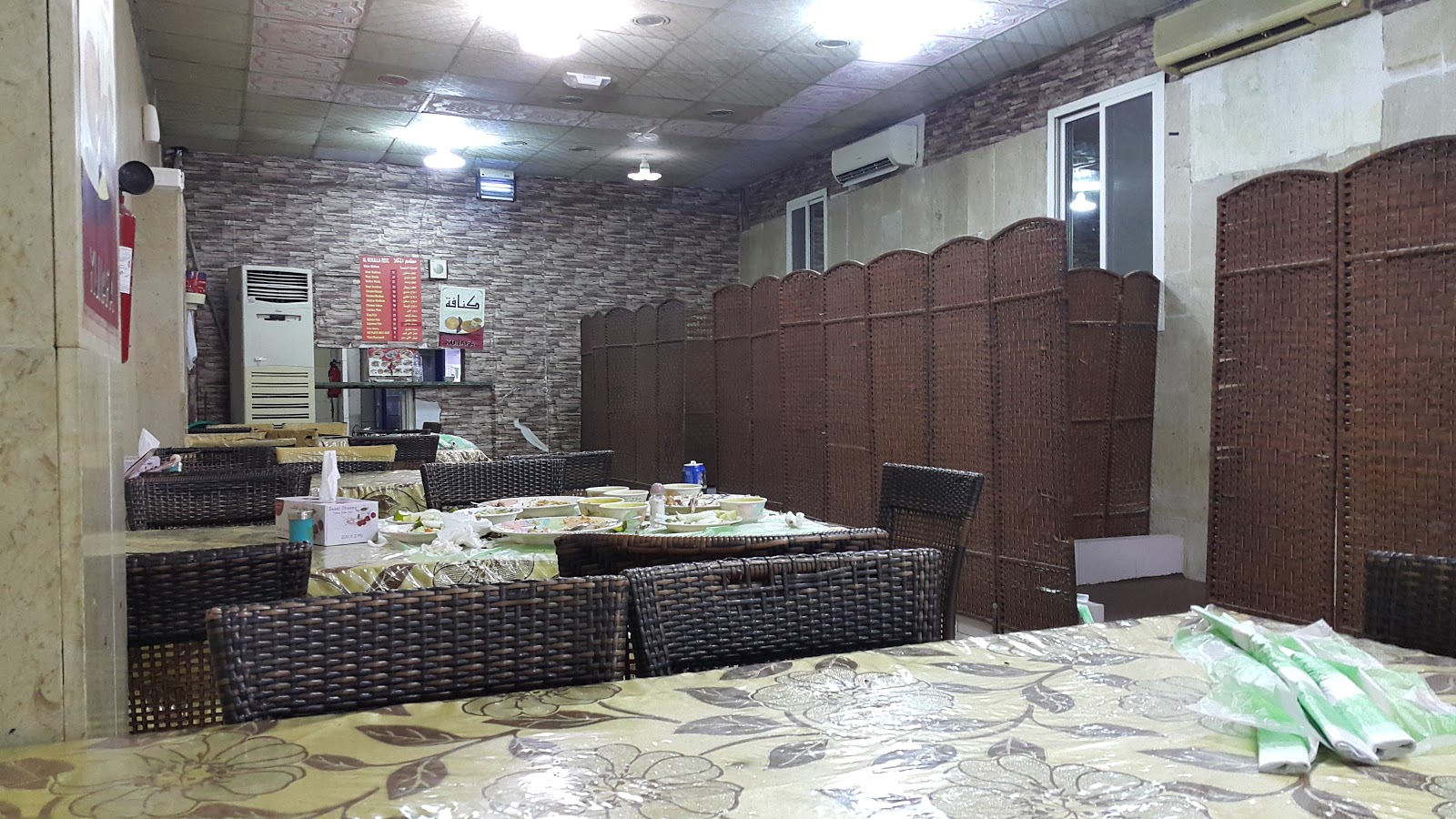 Shawatee Al Mukalla Restaurant - Halwan Suburb - Industrial Area 4 - Sharjah