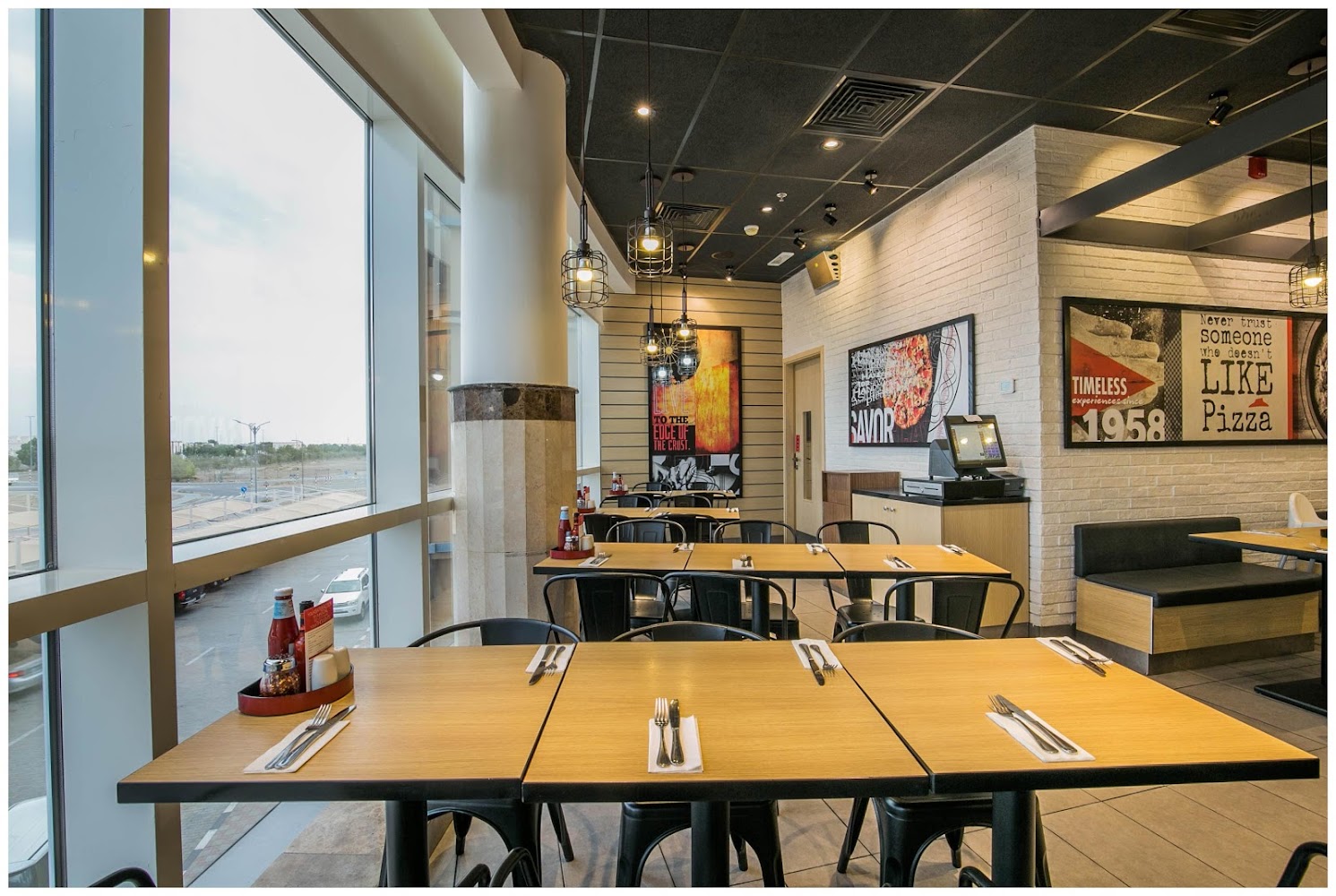 Pizza Hut - Al Dhahir - Abu Dhabi