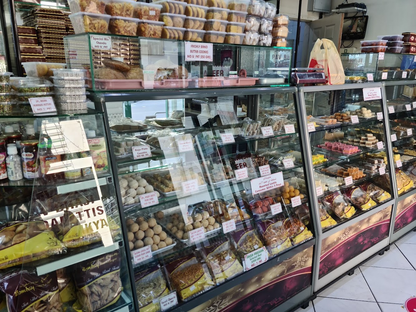 Bombay Sweets - Al Gharb - Um Altaraffa - Sharjah