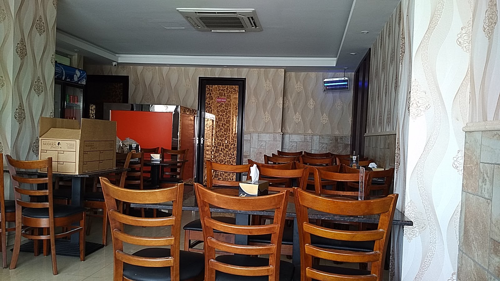 Hot Burger Restaurant - Al Riqqah - Al Reqqah - Umm Al Quawain