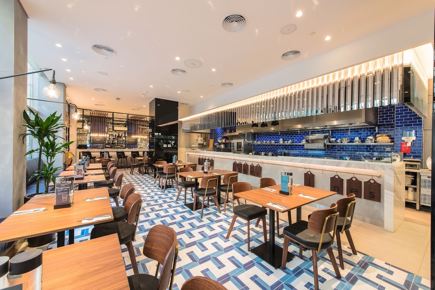 Jones the Grocer Holiday Inn Abu Dhabi Downtown - Zone 1 - Abu Dhabi