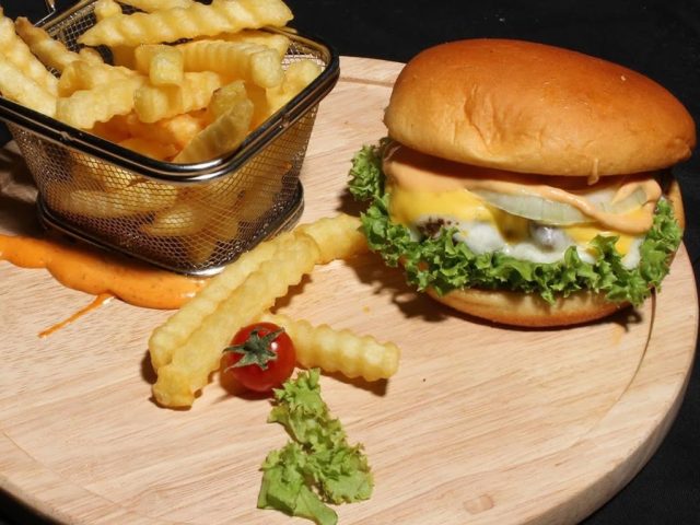 كافتيريا الظل الأسود -  - +971 50 246 6864