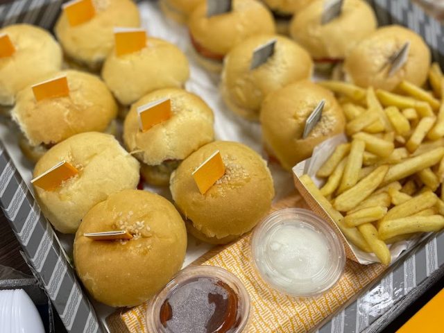 Minis -  - +971 2 446 4644